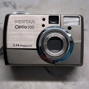 Vintage Y2K Pentax Optio 330 Digital Camera 3.34 Megapixel Silver with Pouch